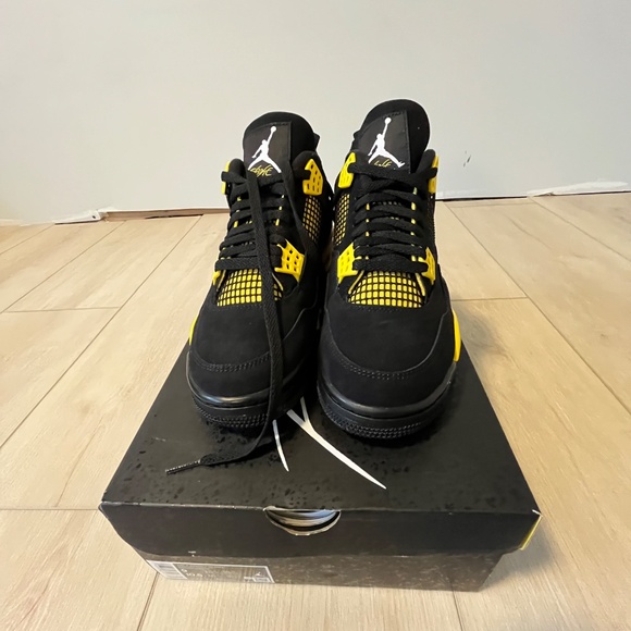 Yellow Jordan 4 Thunders - Picture 3 of 4